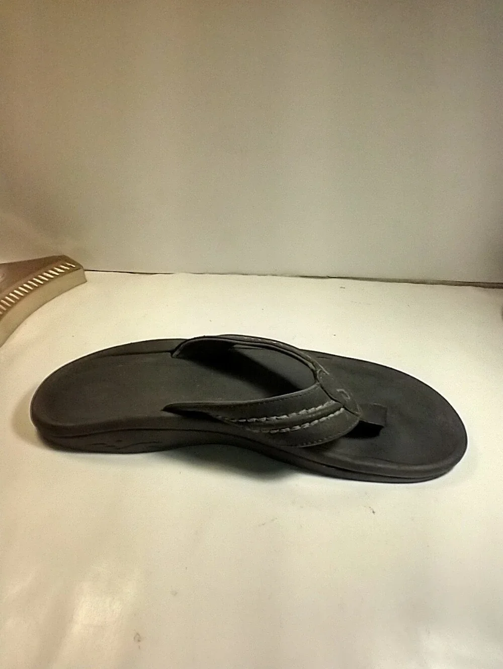 OluKai Hokua Black Flip Flop Sandals Men's sz 12